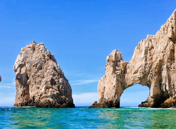 beautiful-view-of-the-sea-in-los-arcos-de-los-cabos