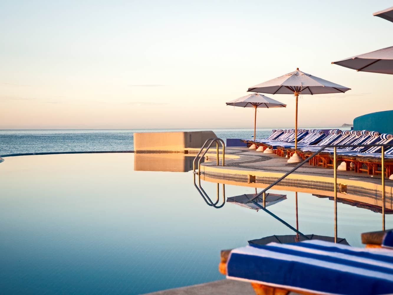 blue-ocean-front-pool-club-regina-los-cabos