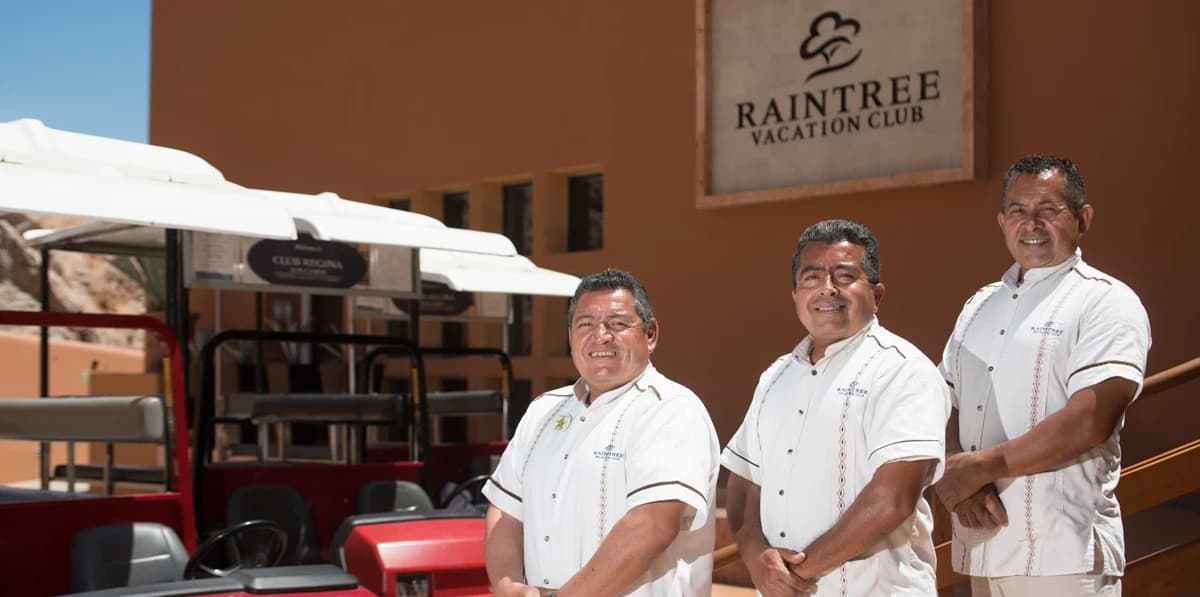 bell-boys-at-the-entrance-of-the-hotel-club-regina-los-cabos